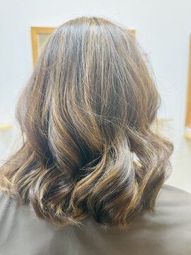 ルカ(LUKA) グレイカラー×デザインカラー似合わせショート