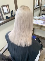 ガルボ ヘアー(garbo hair) ブリーチ 10代 20代 ホワイトミルクティー ハイトーン トレンド