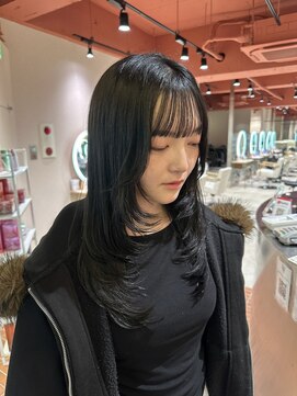 ヘアーアンドメイク ビス(HAIR&MAKE bis) 顔まわりレイヤーカット