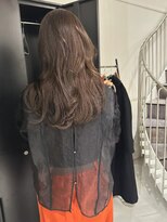 アトレ 梅田店(attrait)&nbsp;セミロングのグレージュ。透明感のある柔らかい印象に