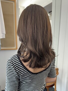 シベル(sibell) ミディアム/レイヤー/くびれ/赤み消し/ベージュ/透明感/お洒落