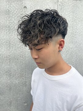 アカヒゲ 新札幌店(AKAHIGE) 波巻き ツイストスパイラルパーマ メッシュ スペインカール