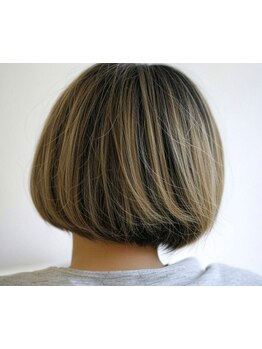 毎日が楽しくなるカラーデザインへ―。色味/明るさのバリエーションが豊富なカラー剤をご用意しております!