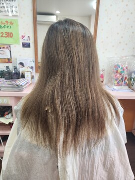 美容室イーナ(e na) インナーカラーとイヤリングカラーをチョイスしたシールエクステ