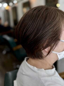 オロ(ORO) アッシュブラウン×ショートボブ