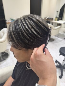 バース 梅田中崎町店(BIRTH) シルバーメッシュブリーチダブルカラーセンターパート