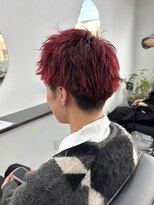 エミタス 柳通り(Emitas.)&nbsp;深みレッド×刈り上げでつくるエッジショート