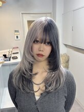 シェイロ(Cielro) ハッシュカット/顔周りレイヤー/デザインカラー/ホワイト