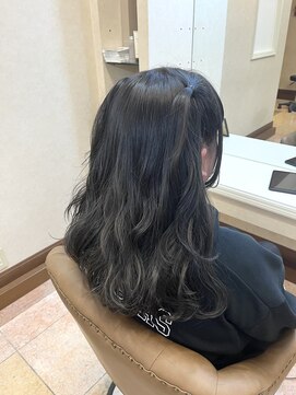 メルク(merc) ロング/グレージュ/ブリーチ/姫カット/宇都宮