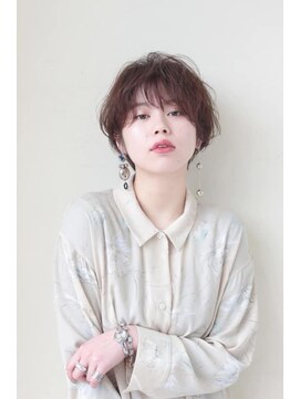ヘアメイク シュシュ(Hair make chou chou) 大人耳かけショートことりベージュ毛先パーマ30代40代