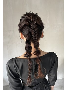 ウィロウ(WILLOW) 2022AW/ hairmakeWILLOW　ツインポニー編み