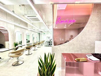 ロンドワン 三宮元町(Lond one)の写真/RENEWAL★装い新たにNEW OPEN。顔周りでつくる韓国風レイヤーとボブ・縮毛矯正/髪質改善カラー[三宮/元町]