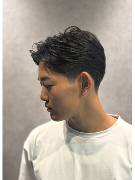 フジヤマバーバーショップ アジト(FUJIYAMA BARBER SHOP ajito) テーパーフェード×アップバング