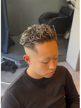 リベラル 天神(LIBERAL) 極道パーマホワイトメッシュ