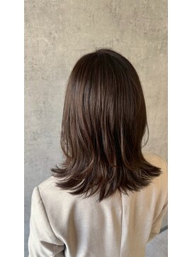 ポリマン 西新井(poliment) 艶感重視の大人ミディアム 外はねスタイル ピンク系ブラウン