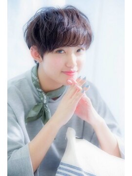 アイビー(Ivy) トップにボリュームを出したマッシュショート