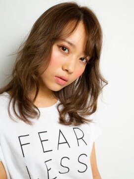 クアトログランシュ 水戸店(QUATRO×GranCieux) ブランジュ/ベージュカラーのグラマラスカールセミディ