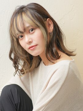 前髪ハイライト ラベージュ インナーカラー L ヘアリゾート粋 ウナム 新宿 東口店 Enam のヘアカタログ ホットペッパービューティー