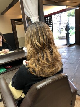 ナトゥーラ 岐阜(Natura) グラデーションベージュ