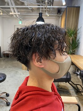 エルオム(EL.HOMME) 【Ryo】センターパート／ツイストスパイラル／スキンフェード