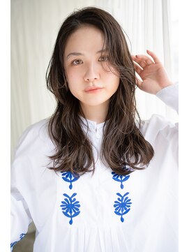 マグノリア オモテサンドウ(MAGNOLiA Omotesando) ウザバングが可愛い柔らかニュアンスロング・・・HINATA