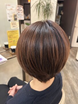 レイール(LeiR) 丸みのあるショートボブで首元をスッキリスタイル☆