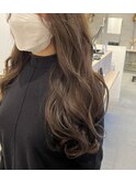 オリーブベージュ