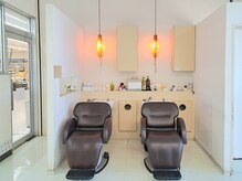 ジヨイヘアー あきる野店(JOY Hair)の雰囲気（シャンプー台は足が伸びてリラックスできます）