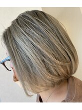 ルースト(rooost) 白髪ぼかしハイライトボブ