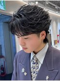 黒髪フェザーショート