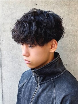トゥイン 八王子(TWIN) シャドウパーマ マッシュパーマ ブルーブラック フェザーパーマ