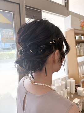 トリニティ ヘアー デザイン(TRiNiTy HAIR DESIGN) ふわふわシニヨン