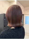 柔らかく溶け込む暖色ブラウンで自然なツヤ感に
