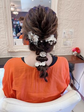 浪漫館 アールズコート(R's Court) 玉ねぎ編み下ろしヘア@伊達　9/8