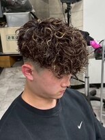 イーラ(era)&nbsp;スペインカールパーマ/メンズ/刈り上げ/眉毛/ツイスト