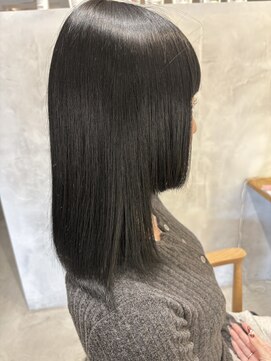 ウララ(URARA) ブルーブラック暗髪艶々カラー×姫カット