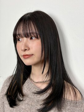 ユイト(uit) 《顔まわりレイヤー×インナーカラー》