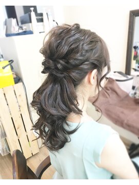 ロカット サロン(Roquat Salon) ふんわりローポニーアレンジ【ヘアセット　立川南/立川/卒業袴】