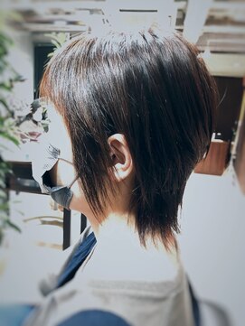 キャン 温品店(CAN) 【ＣＡＮ】大人女子におすすめ！グレージュ×ウルフショート