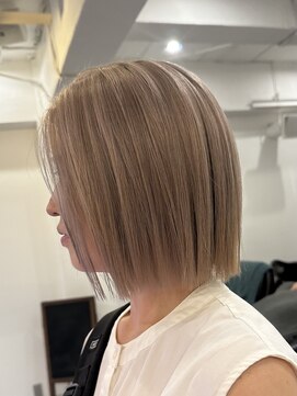 ルイ(ROUIS produced by LUCK 津田沼) ROUIS 津田沼　ハイトーンボブ