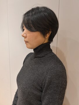 ヤリーバイミクマル(yaree by micmal.) 20代30代40代小顔ハンサムショートブルーブラックショートボブ