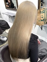 イリ 梅田(ili)&nbsp;ハイトーンカラーミルクティーベージュレイヤーカット