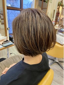 エン バイ ヘアーリーフ 西田辺店(EN by Hair Leafy)の写真/【阿倍野/西田辺】頭皮への刺激を最小限に、お洒落なグレイカラーを実現いたします♪”Aujua認定サロン”