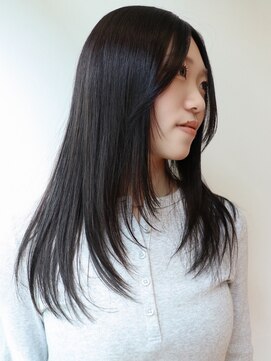 ザ ドッツ(THE DOTS) 暗髪カラー ストレートヘア セミロング レイヤーカット