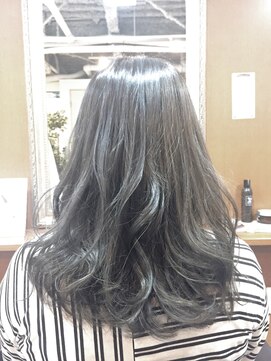 アンサルトヘア(unsarto hair) 柔らかさと透け感重視のシルバーアッシュ☆