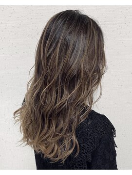 リー ルーチェ 布施(Lee Luce) ミルクティーベージュ×ハイライト【真栄田】