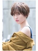 ボブカーキグレージュ大人かわいいフェザーバングマッシュ
