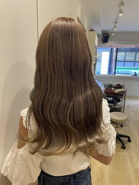 エイト新宿店(EIGHT shinjuku) ベージュカラー