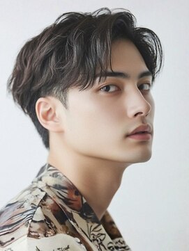 ロカ バイ ティアトロ ヘア サロン(ROCA by teatro hair salon) ツーブロック センターパート 刈り上げ フェザーパーマ 30代