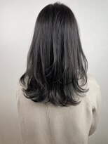 アミ(Ammi)&nbsp;大人っぽさと上品さを引き出すくびれレイヤー